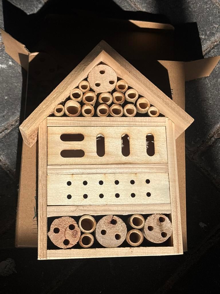 Houten insectenhotel, Ophalen, Zo goed als nieuw