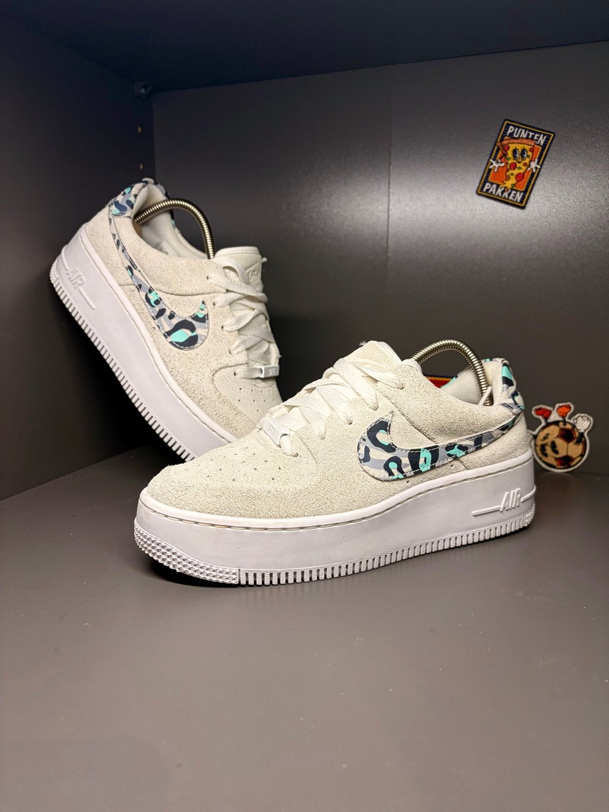 Nike Air Force 1 leopard- Maat 37.5, Ophalen of Verzenden, Zo goed als nieuw, Overige kleuren, Sneakers of Gympen