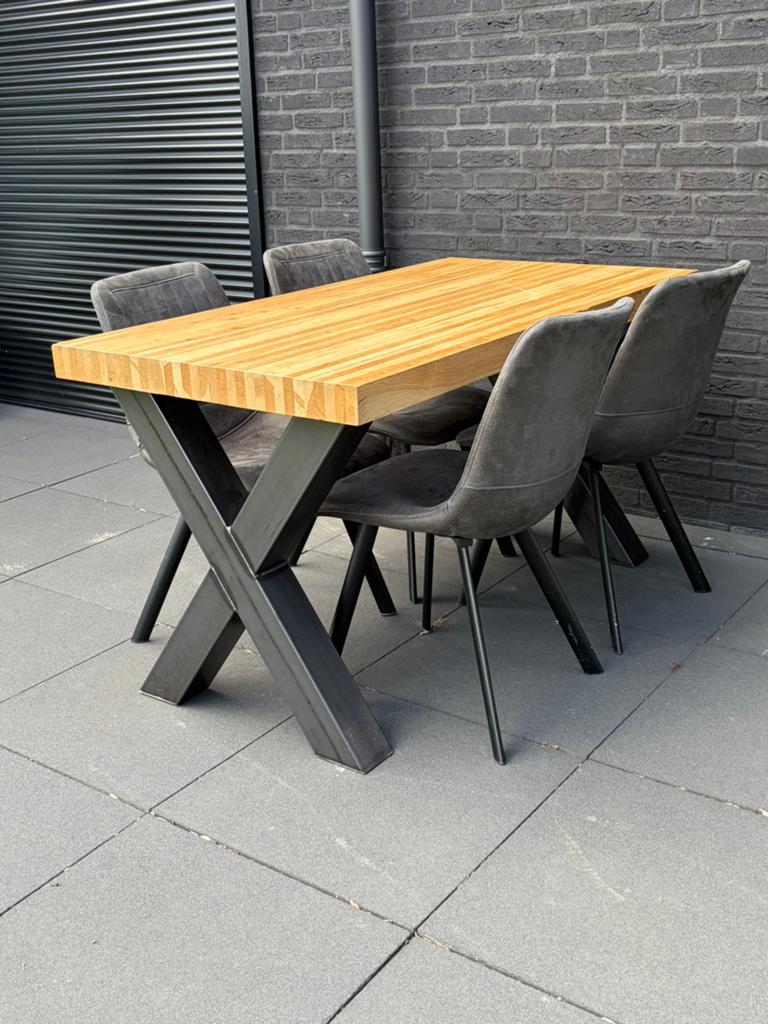 Massief eiken tafel met stalen kruispoot, 147x77 cm ,8o hoog, Gebruikt, 100 tot 150 cm, Eikenhout, 75 cm of meer