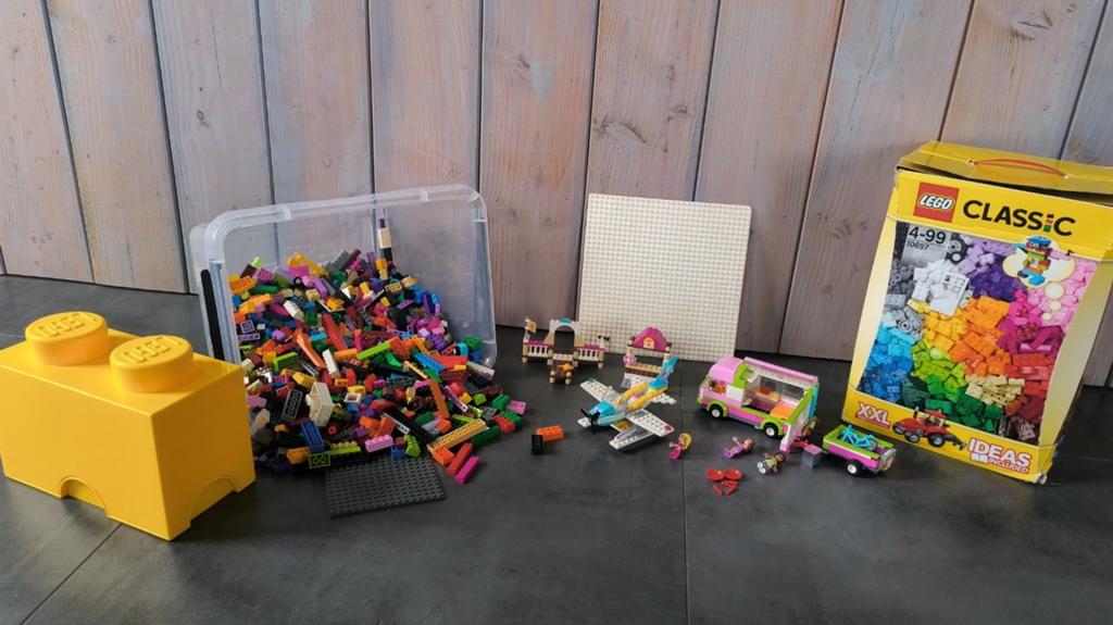 Lego classic friends bouwplaat en opbergbox, Ophalen of Verzenden, Zo goed als nieuw