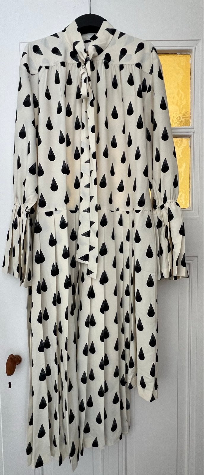 H&M Studio A/W 2023 Jurk met druppelprint zwart ecru mtL, Maat 38/40 (M), Wit, Ophalen of Verzenden, Zo goed als nieuw
