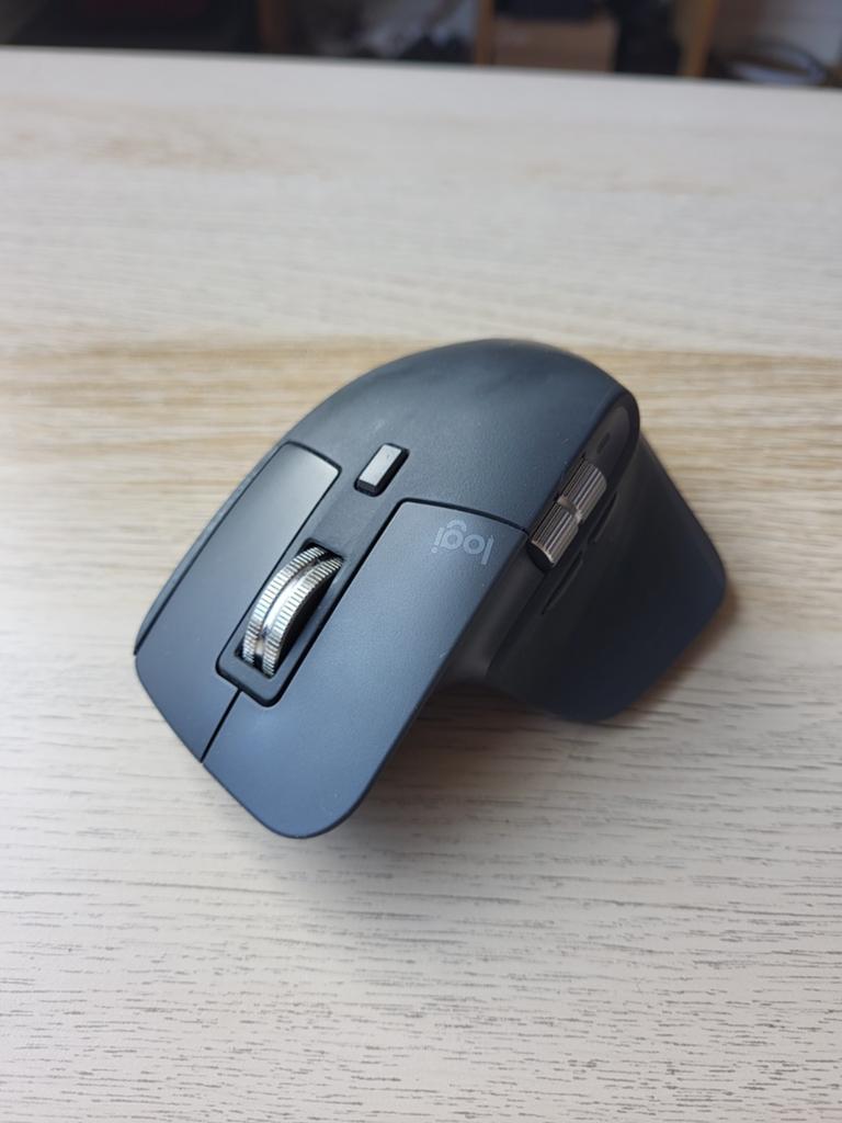 Logitech MX Master 3 - Compleet met Dongle & Hardcase, Computers en Software, Muizen, Rechtshandig, Muis, Gebruikt, Ergonomisch