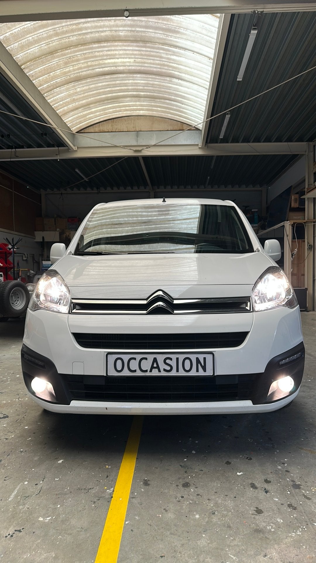 Citroën Berlingo 1.2 Puretech 110pk S 2018 Wit nieuw staat, Voorwielaandrijving, Stof, Wit, Handgeschakeld