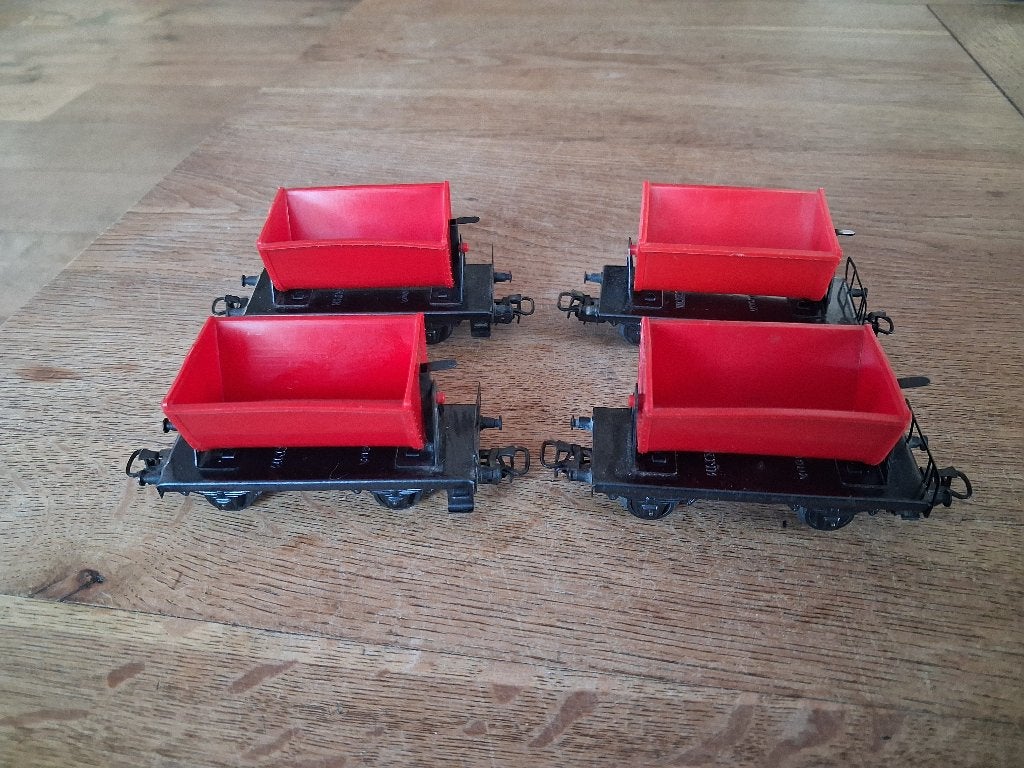 Marklin HO 4 Kiepwagons met kiepstang nr. 4513, Hobby en Vrije tijd, Wisselstroom, Ophalen of Verzenden, Märklin, Nieuw