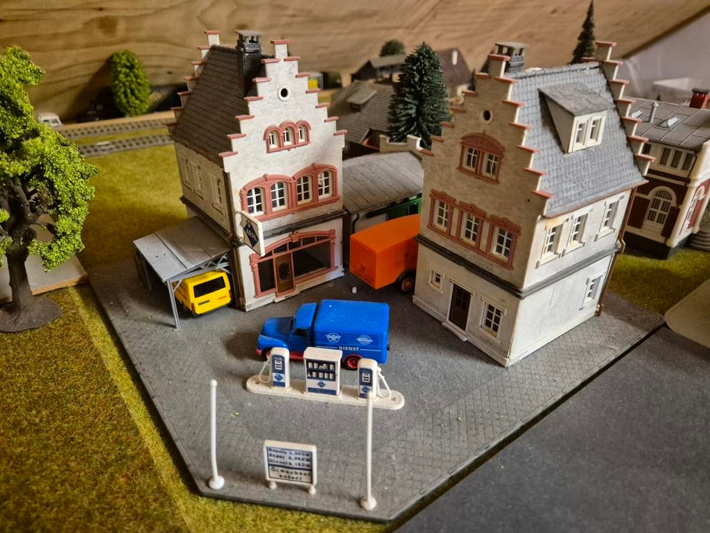 Faller H0 130167 Tankstation Hesselbach, Gebruikt, Gelijkstroom of Wisselstroom, Brug, Tunnel of Gebouw, Ophalen