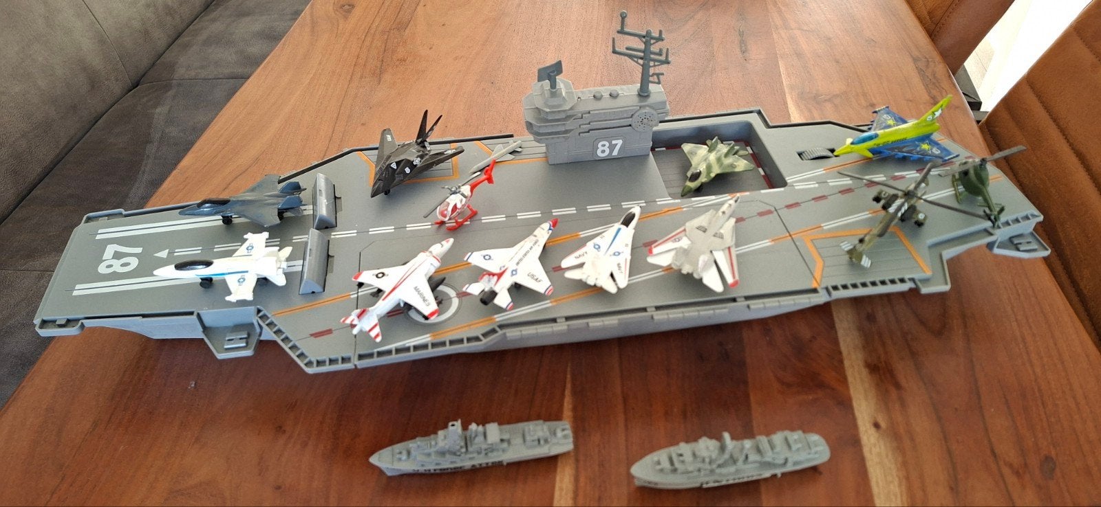 vliegdekschip speelset incl vliegtuigen, Kinderen en Baby's, Ophalen, Zo goed als nieuw