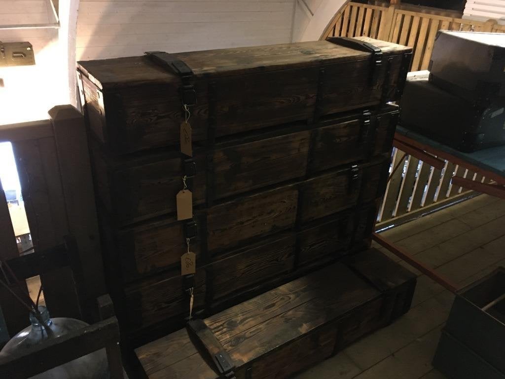 Foto 24 van Hele gave gebrande en geborstelde houten legerkisten