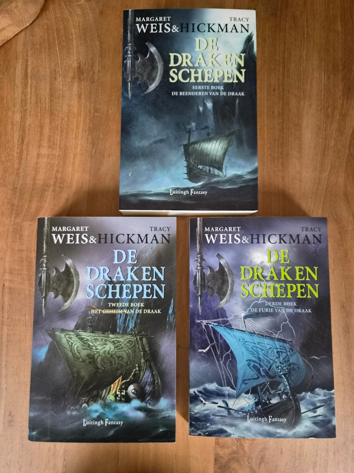 De Drakenschepen Trilogie - Margaret Weis & Tracy Hickman, Boeken, Ophalen of Verzenden, Gelezen, Margaret Weis & Tracy Hickman