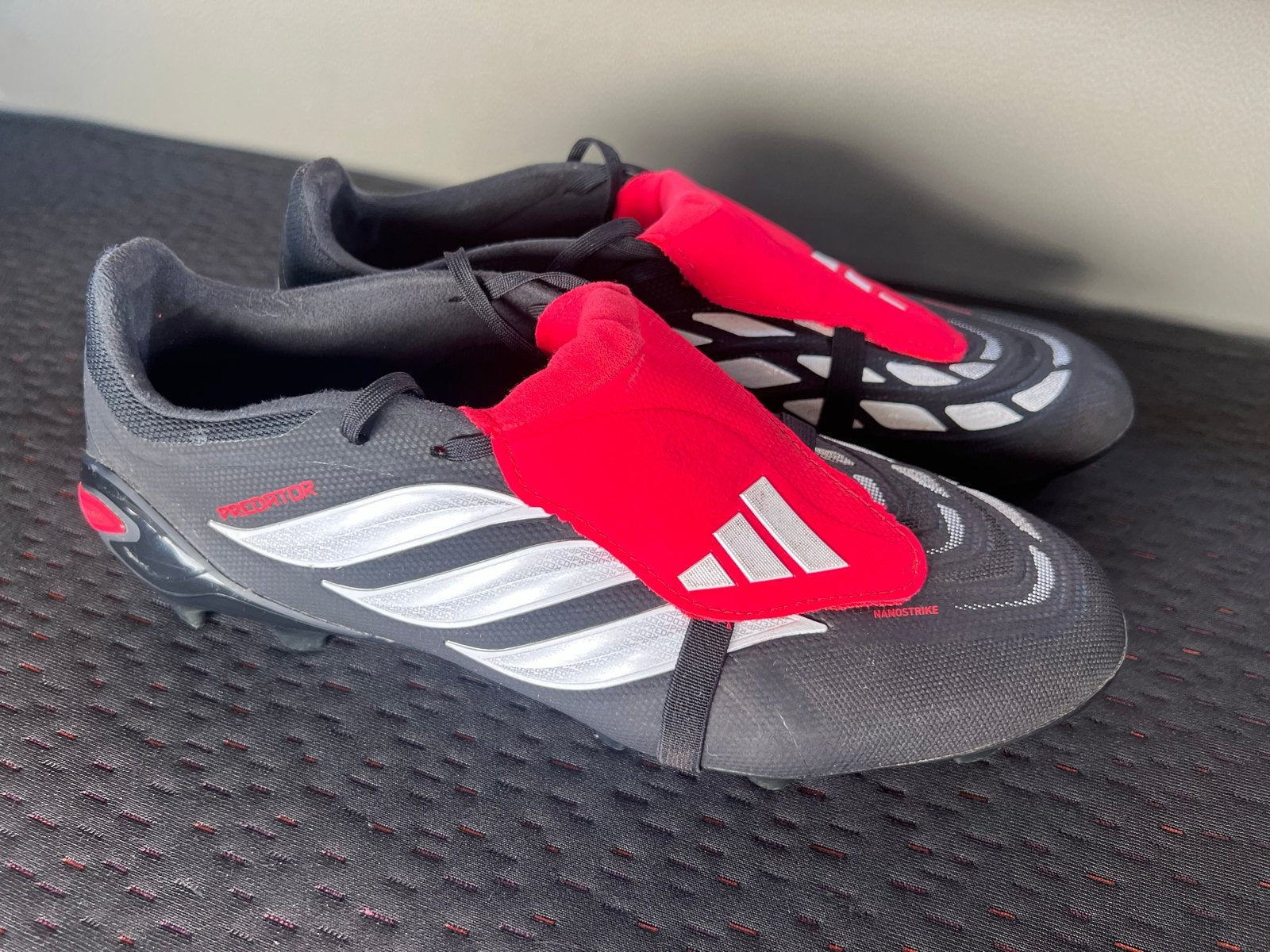 Adidas Predator voetbalschoenen - Maat 43 1/2, Ophalen of Verzenden, Zo goed als nieuw, Schoenen