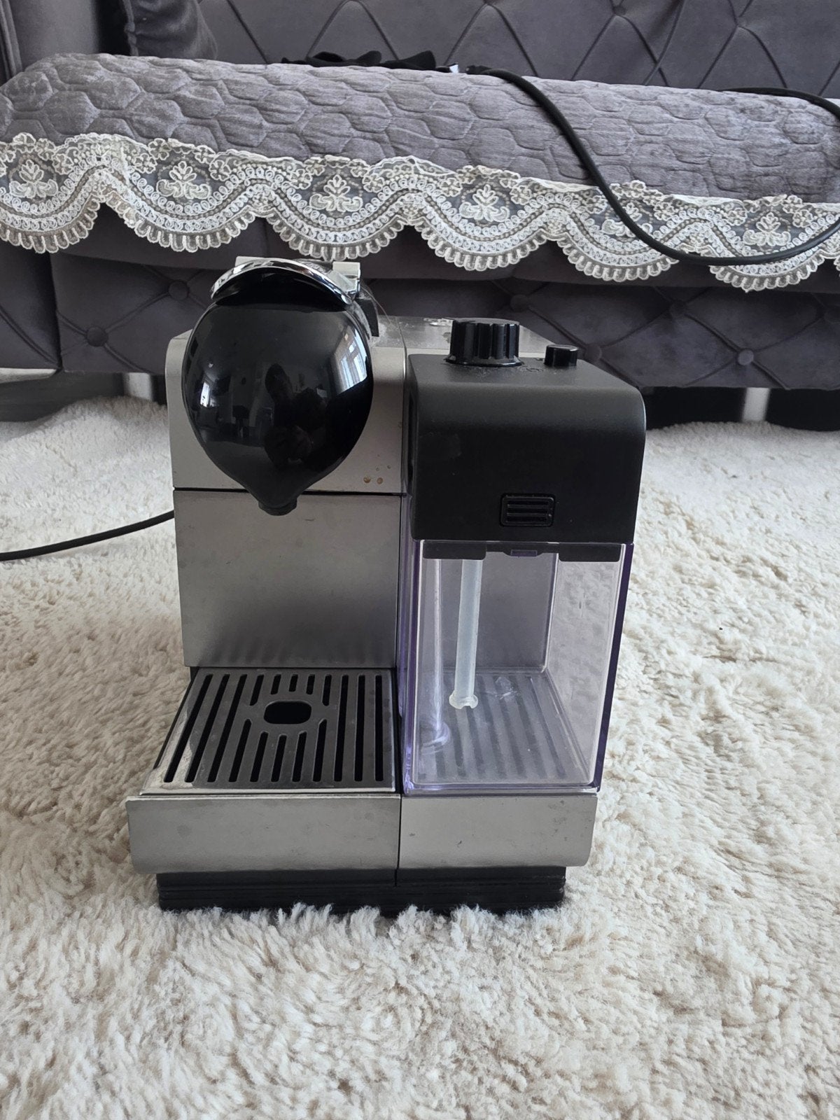 Nespresso De'Longhi Lattissima One Koffiemachine, Witgoed en Apparatuur, Koffiezetapparaten, Gebruikt, Koffiepads en cups, Koffiemachine