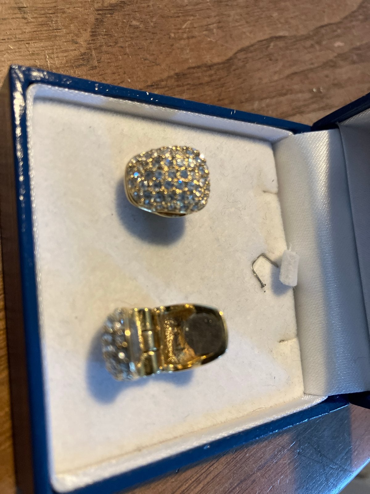 Monet goudkleurige oorclips met strass steentjes, Sieraden, Tassen en Uiterlijk, Oorbellen, Overige materialen, Verzenden, Zo goed als nieuw