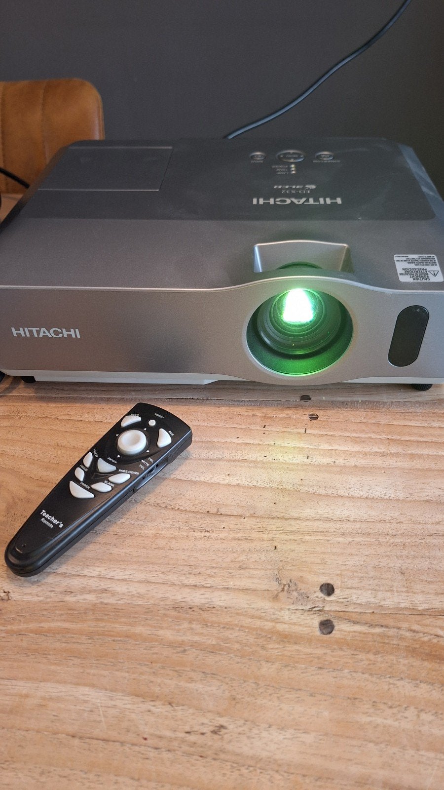 Hitachi ED-X32 beamer met afstandsbediening, Verzenden, Gebruikt, LCD, Hitachi