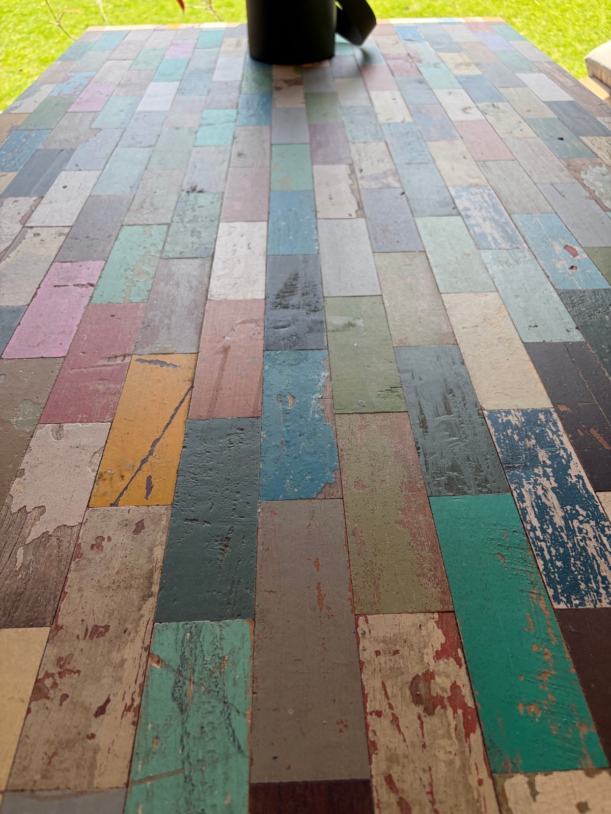 Unieke handgemaakte tafel met kleurrijk houten blad, Huis en Inrichting, Tafels | Eettafels, Gebruikt, 150 tot 200 cm, Vier personen