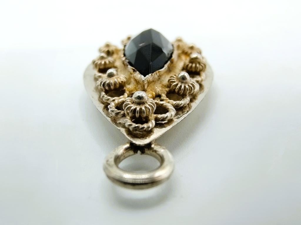 Zilveren rouwhanger met git, klederdracht, Sieraden, Tassen en Uiterlijk, Antieke sieraden, Verzenden, Zilver, Hanger, Met edelsteen