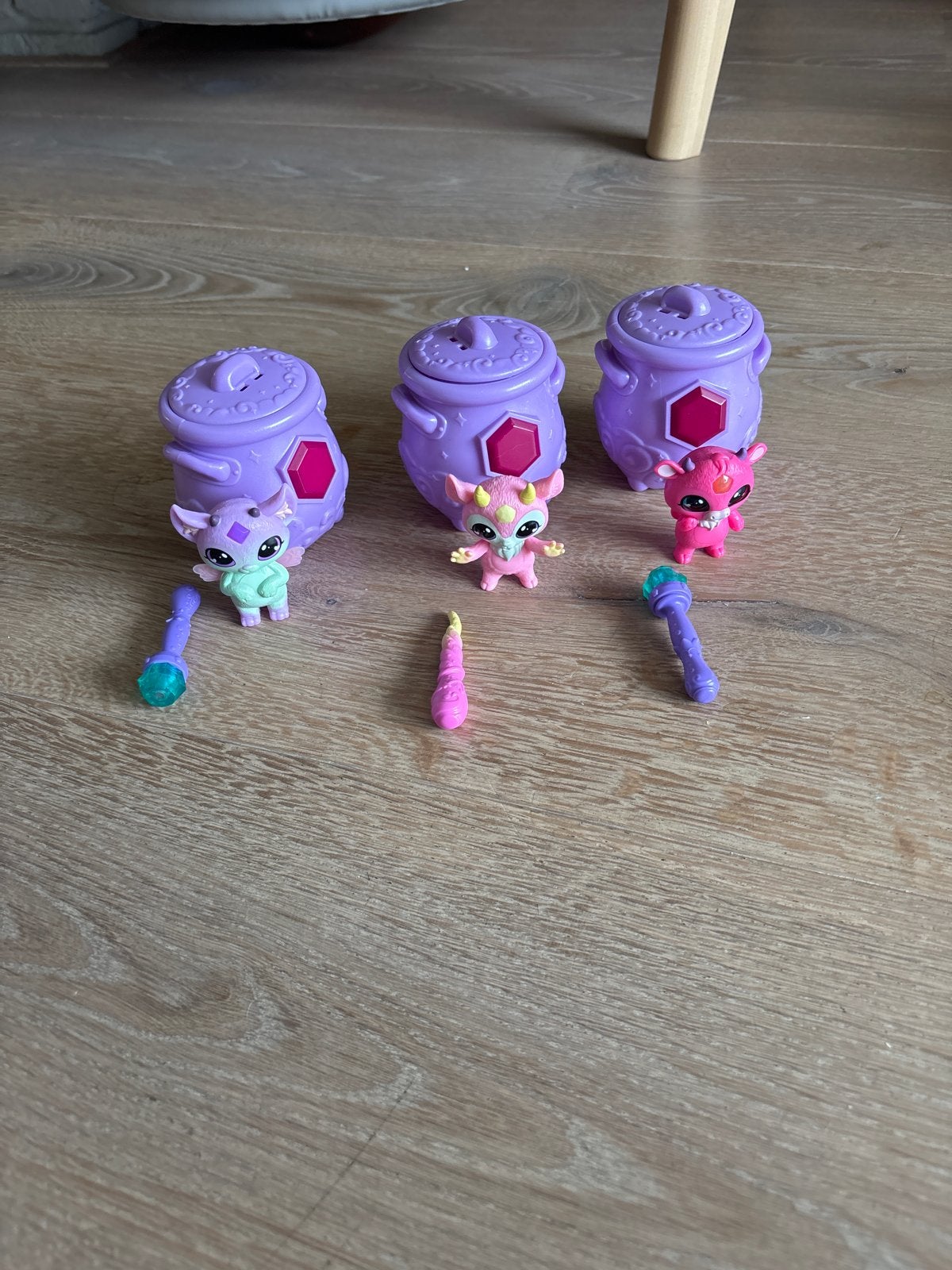 Magic Mixies Mixlings - 3 ketels met figuren en accessoires, Ophalen of Verzenden, Zo goed als nieuw, Jongen of Meisje