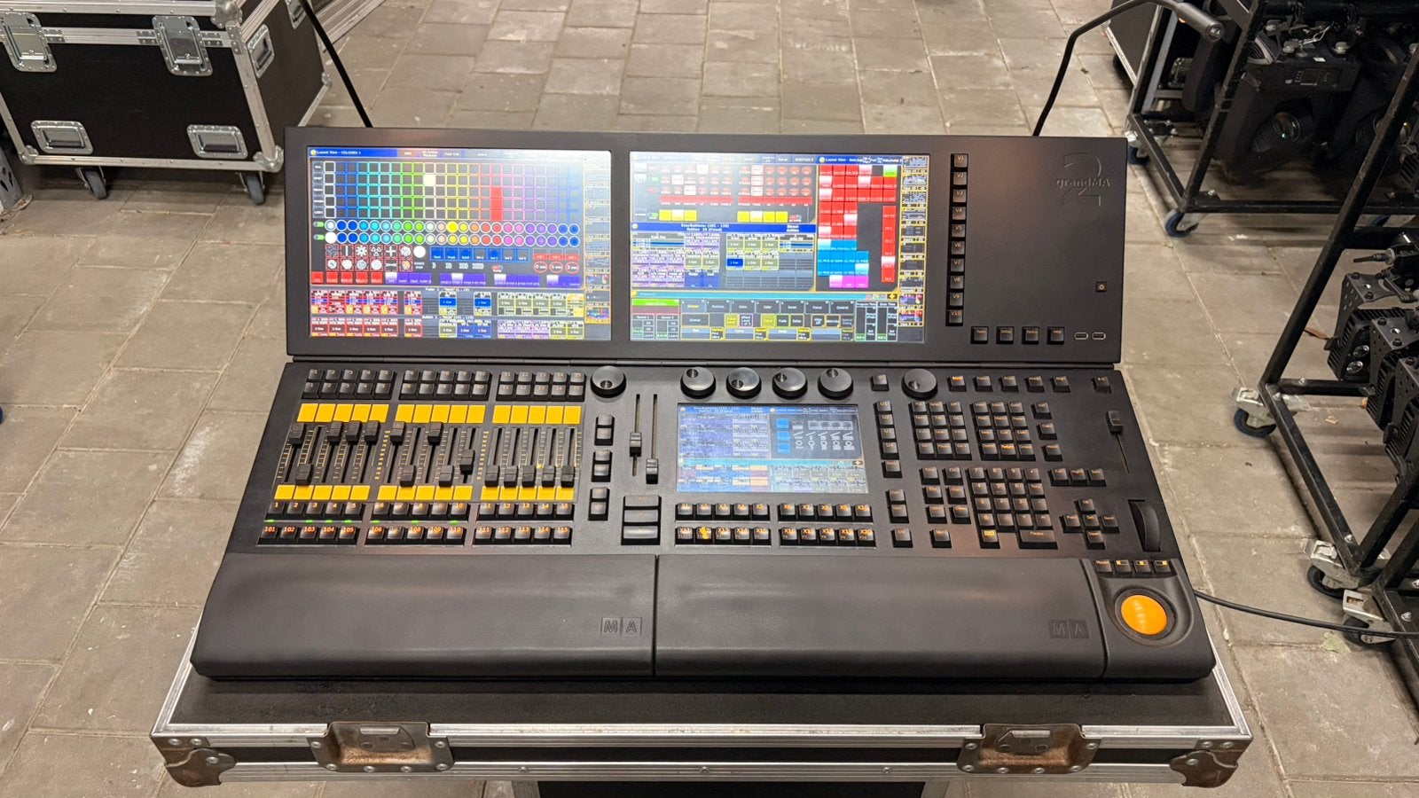 grandMA2 Light 8GB + originele flightcase en “bierkap”, Muziek en Instrumenten, Ophalen, Gebruikt, Licht