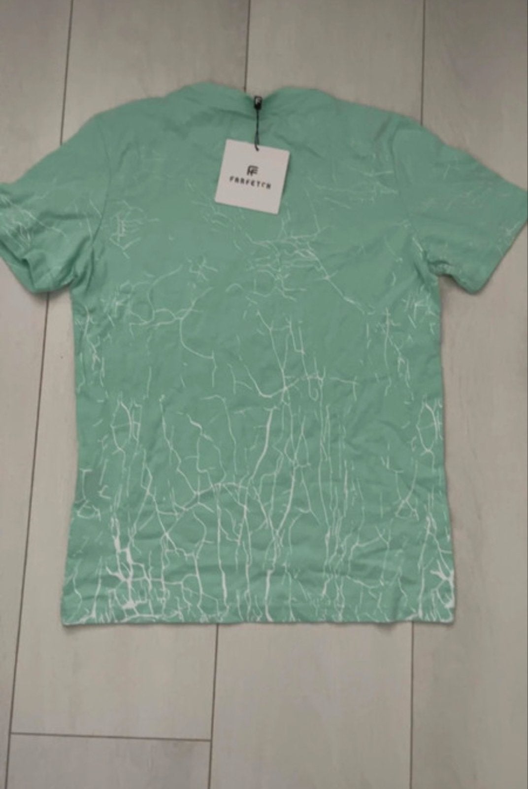 Amiri T-shirt met gebarsten logo - Nieuw met kaartjes, Ophalen of Verzenden, Nieuw, Maat 46 (S) of kleiner, Groen