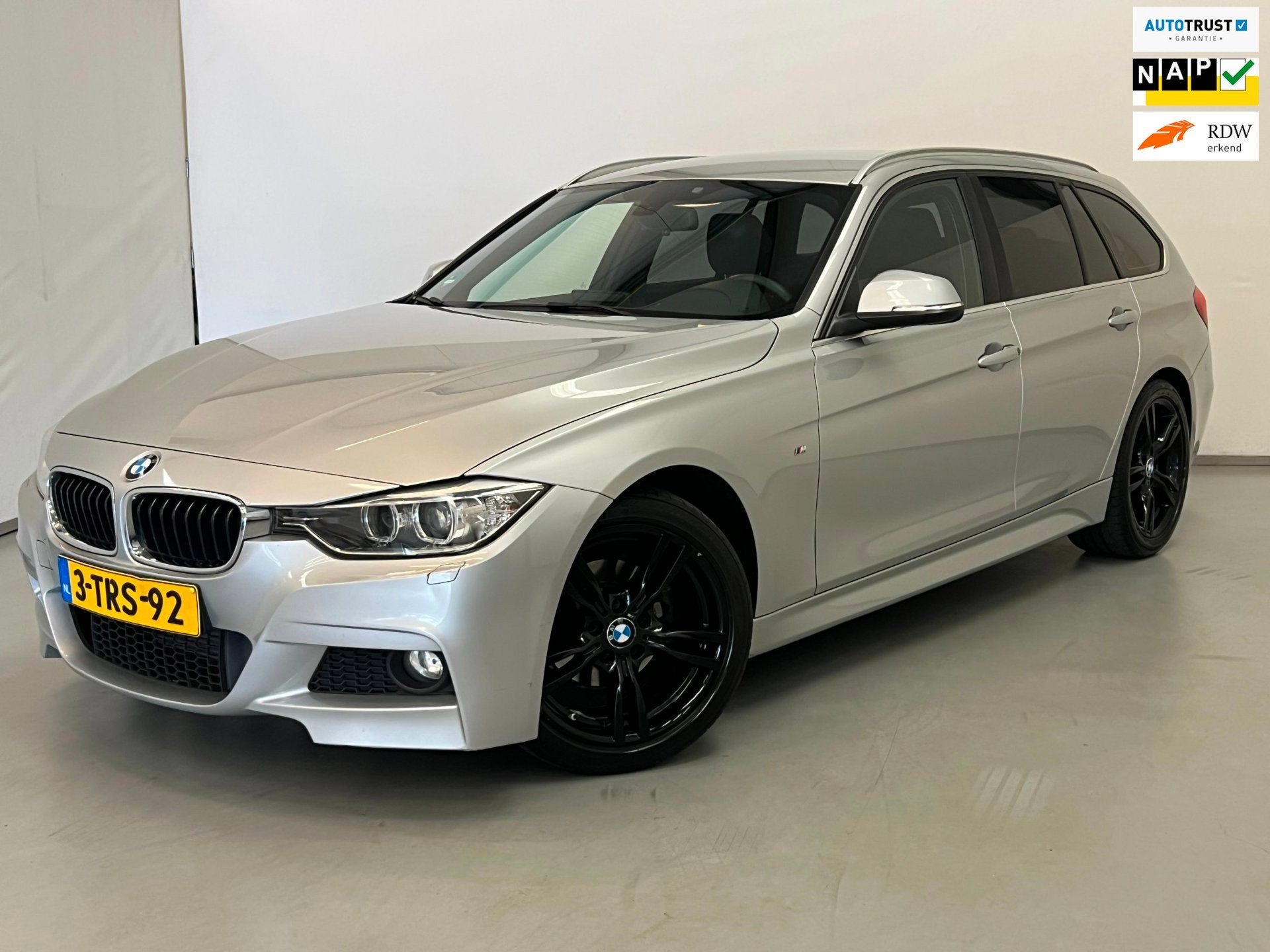 BMW 3-serie Touring 316i Exe / M Pakket / NL-auto / Camera /, Auto's, Gebruikt, 4 cilinders, Alcantara, Origineel Nederlands