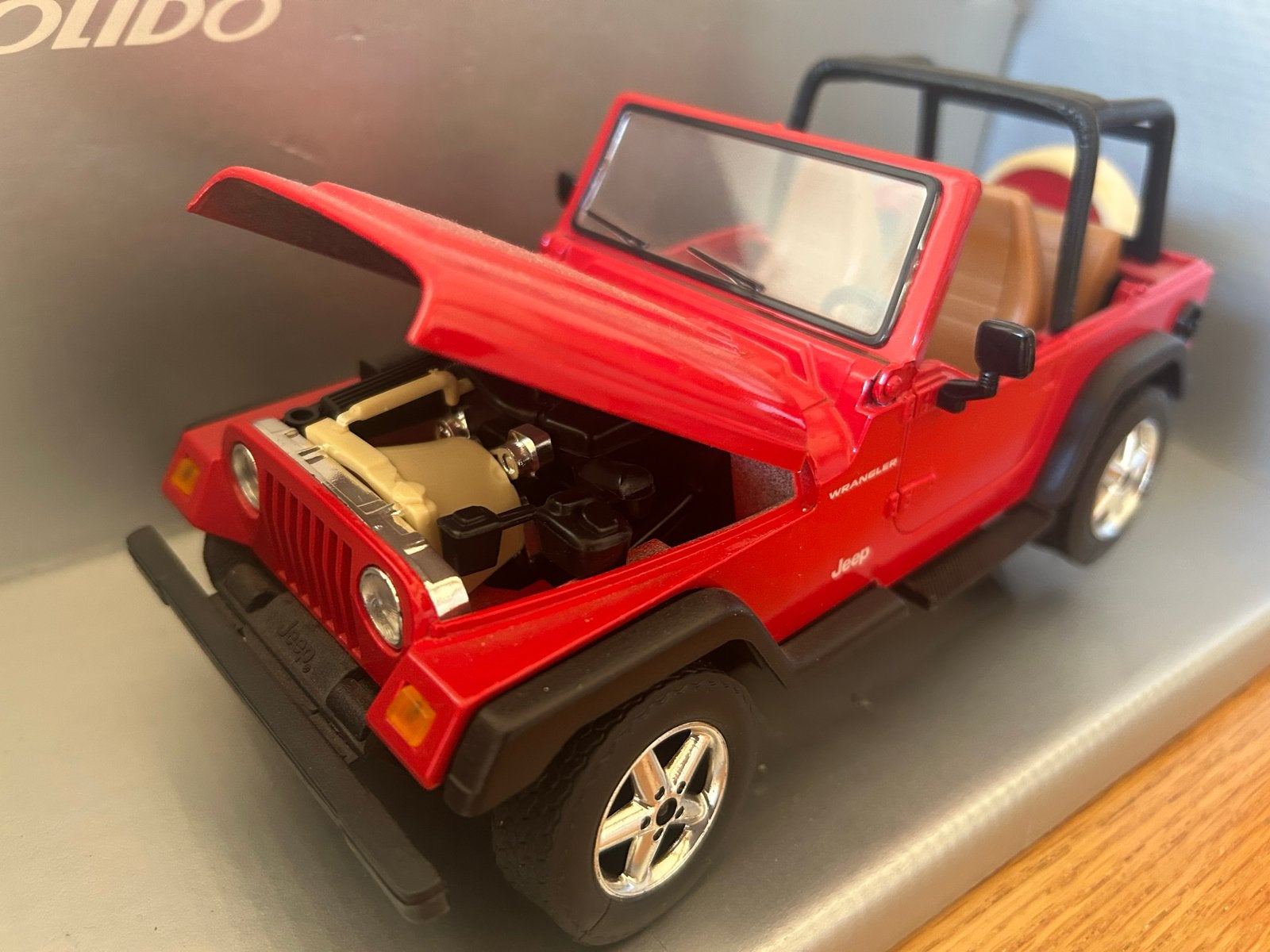 Solido Jeep Wrangler Bachée - Rode Diecast Modelauto, Hobby en Vrije tijd, Modelauto's | 1:18, Ophalen of Verzenden, Gebruikt