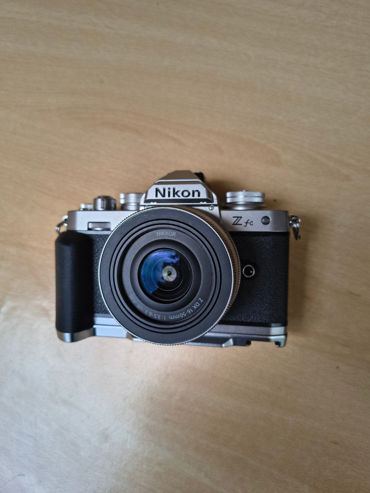 Nikon Zfc met Nikkor ZDX 16-50mm, Kantelbaar/draaibaar scherm, Draagriem, Ophalen of Verzenden, Zo goed als nieuw