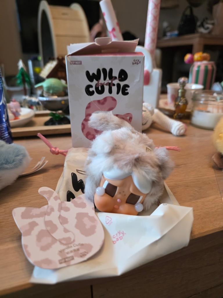 Popmart Crybaby wild but cutie vanilla, Ophalen of Verzenden, Nieuw