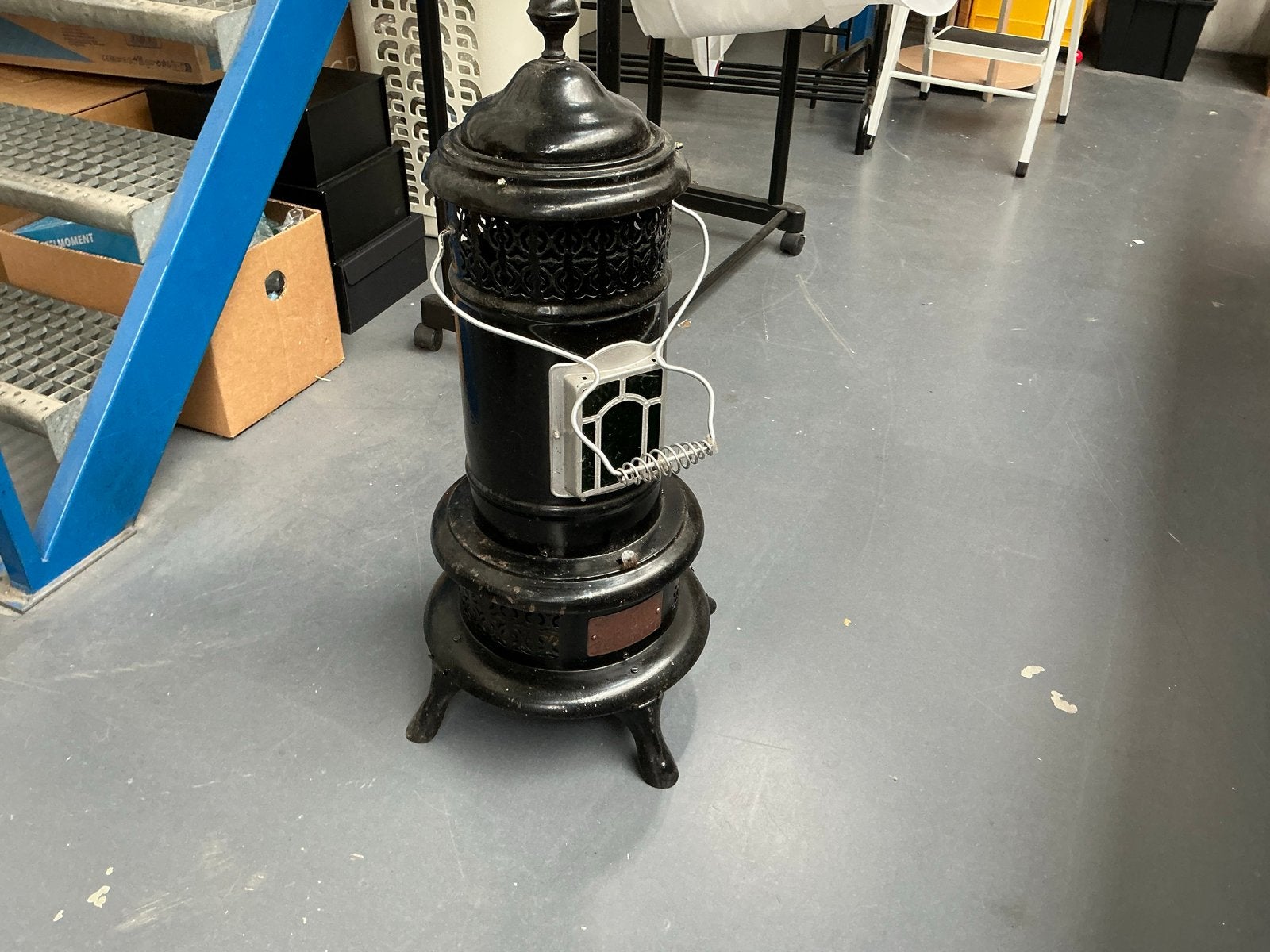 Antieke Petroleumkachel - Decoratieve Warmtebron.WD-026, Huis en Inrichting, Kachels, Ophalen, Gebruikt, Overige brandstoffen