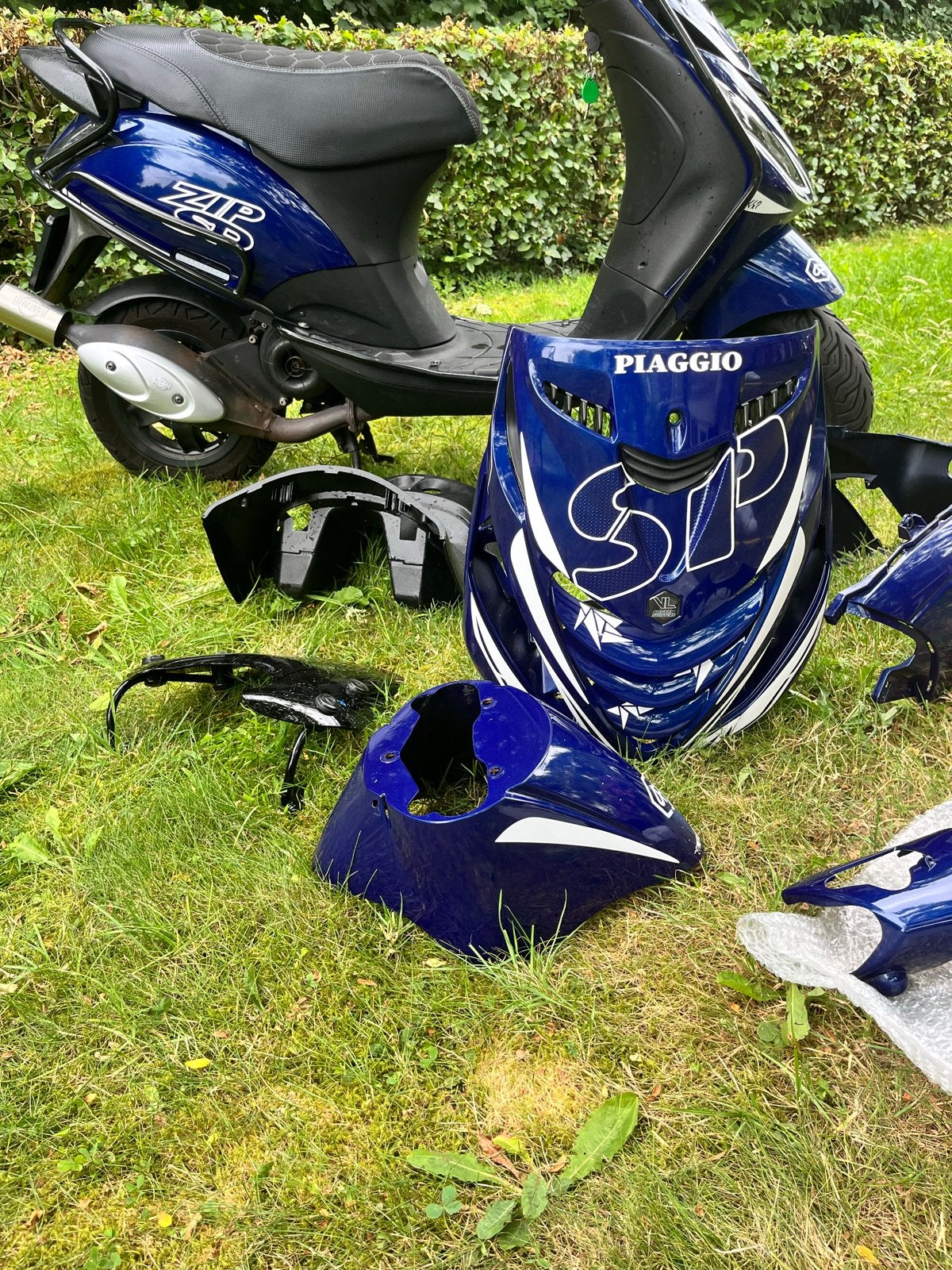 BMW blauwe kappenset Piaggio Zip (nieuw) en accessoires, Fietsen en Brommers, Brommeronderdelen | Scooters, Ophalen of Verzenden