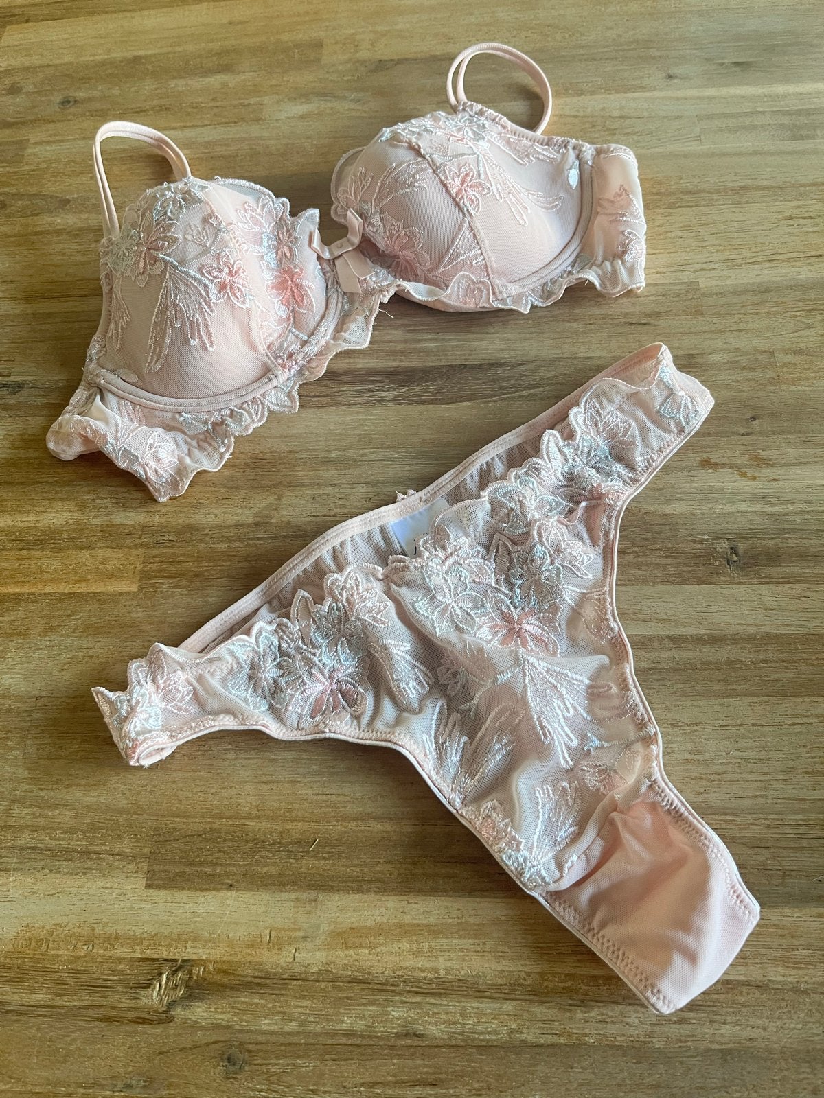 Lingerie Setje: rose en 2 BH’s, Ophalen of Verzenden, Meerkleurig, Overige typen