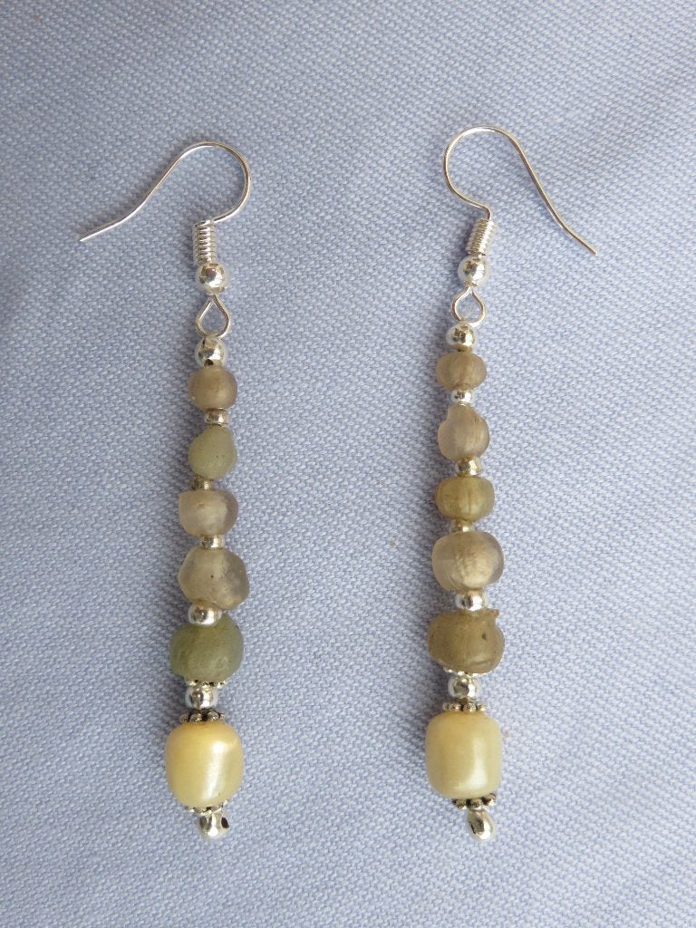 Oorhangers in archeologisch Romeins glas - bodemvondsten, Ophalen of Verzenden, Overige materialen, Oorbellen
