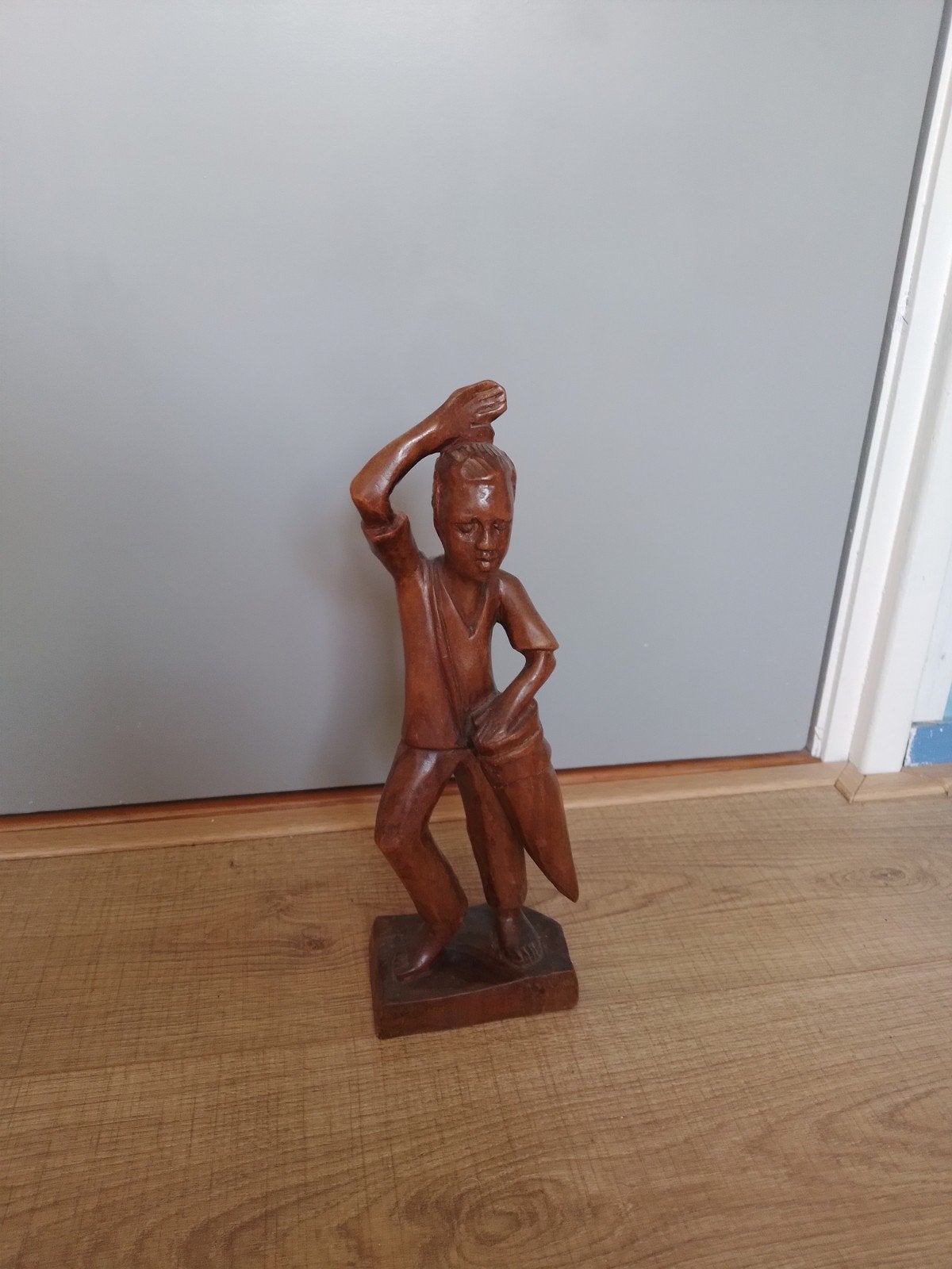 Houten beeldje Afrikaanse trommelende man, Antiek en Kunst, Kunst | Beelden en Houtsnijwerken, Ophalen of Verzenden