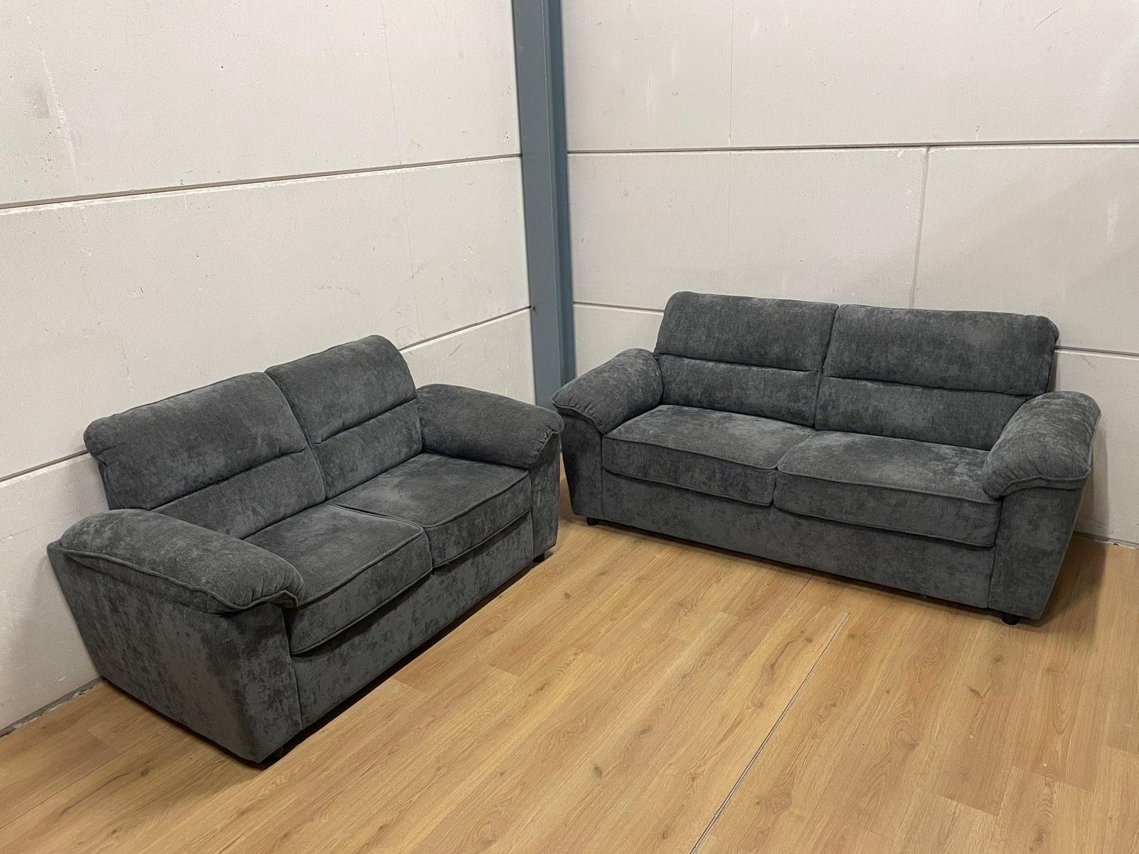 Mooie luxe suede 3 en 2 zitsbank - GEREINIGD!!!, Ophalen, 75 tot 100 cm, Zo goed als nieuw, Rechte bank