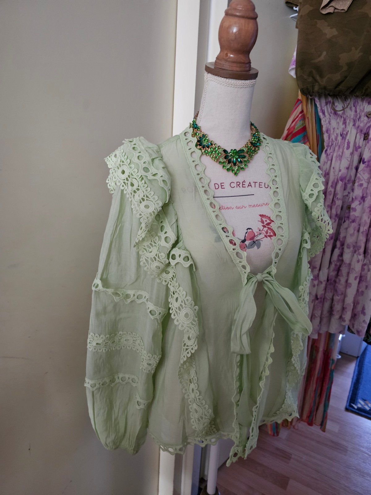 Prachtige Nieuwe Blouse In Mintgroen 42 Incl.verz €35,-, Kleding | Dames, Ophalen of Verzenden, Nieuw, Maat 42/44 (L), Groen