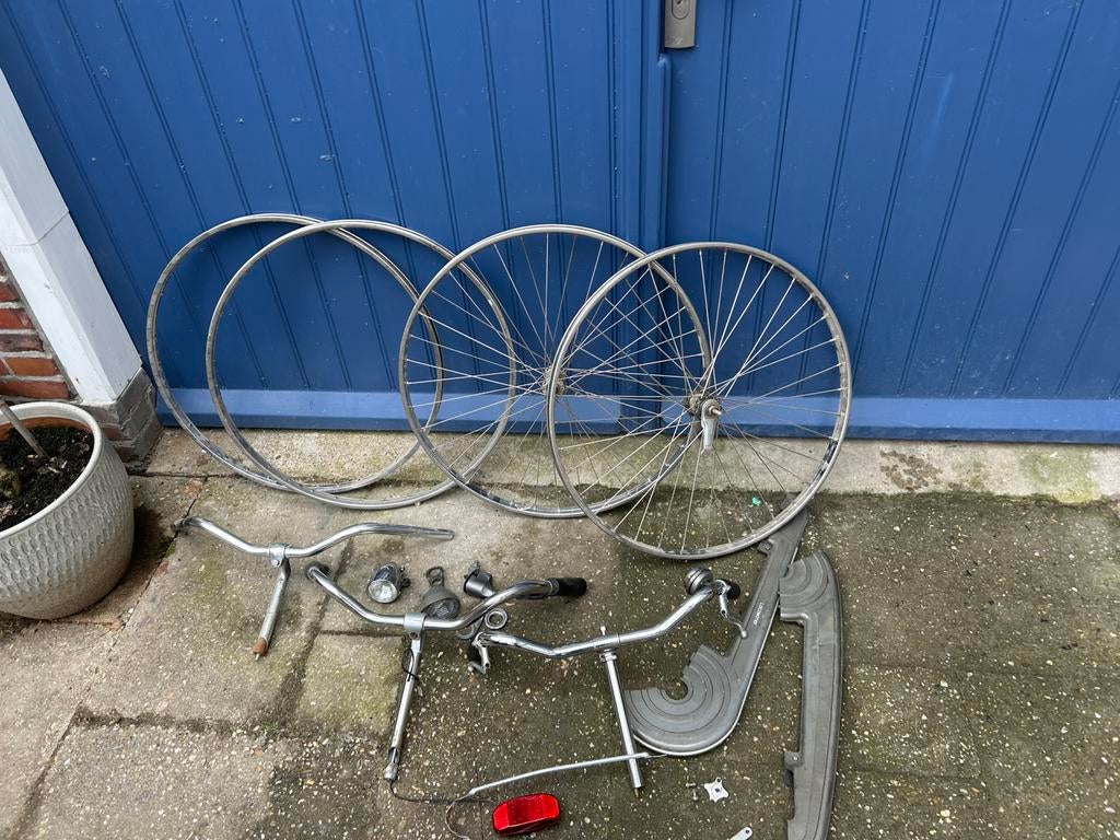 Partij fiets onderdelen, Ophalen, Zo goed als nieuw