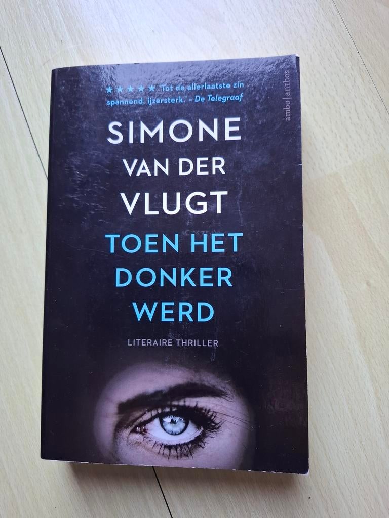 Simone van der Vlugt Toen het donker werd, Ophalen of Verzenden, Zo goed als nieuw