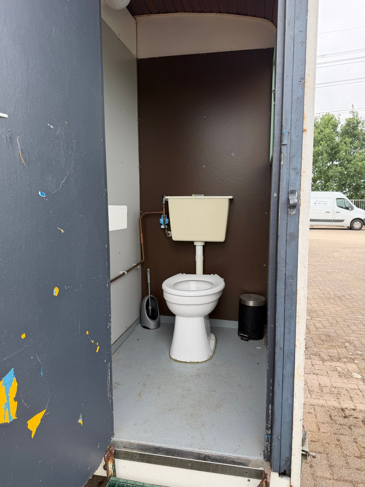 Mobiele toiletwagen met 2 toiletten en 5 urinoirs, Ophalen of Verzenden