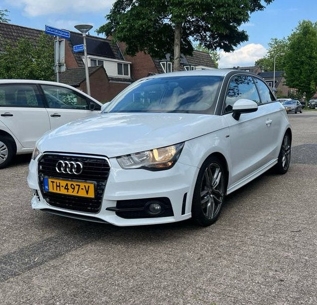 Audi A1 1.4TFSI 185PK S-line S-tronic 2014 Nieuwe APK, Stof, A1, Zwart, 4 cilinders