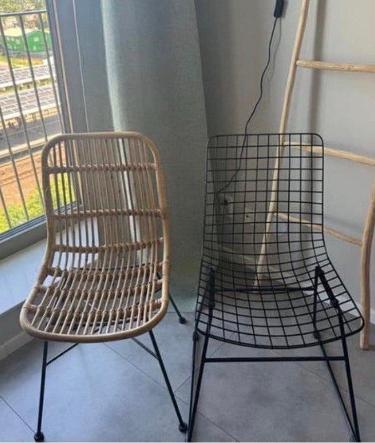 Set van 2 design stoelen: rotan en Wire stoel HK living, Huis en Inrichting, Gebruikt, Twee, Zwart, Riet of Rotan
