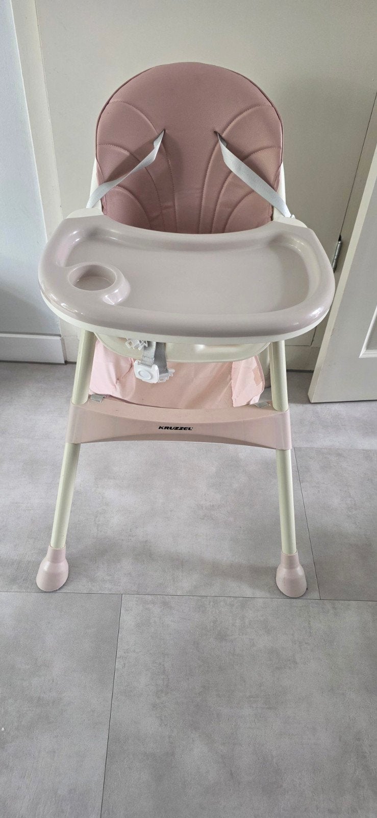 Roze kinderstoel met eetblad., Ophalen, Zo goed als nieuw, Overige typen, Afneembaar eetblad