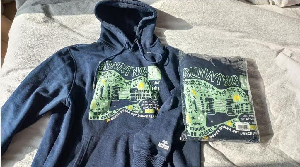 Nieuwe Serious Request 2025 - songtekst hoodie XL, Ophalen of Verzenden, Nieuw, Maat 56/58 (XL), Blauw