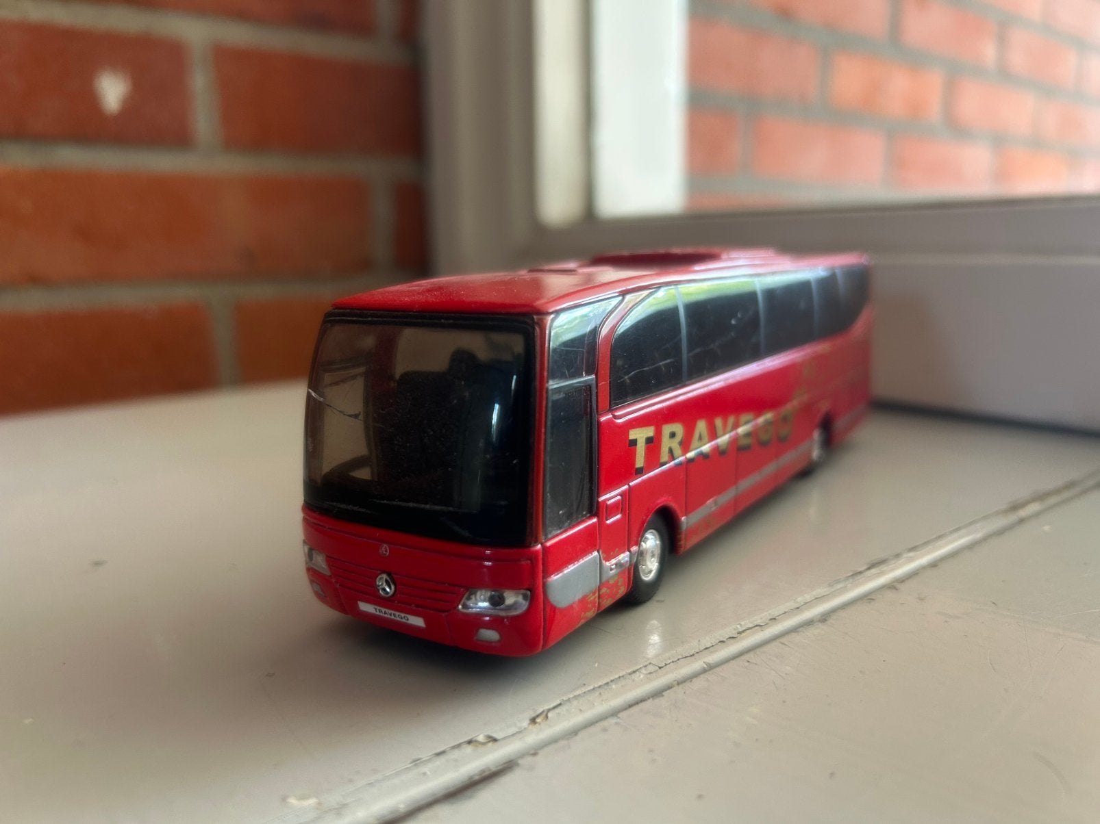 rode Welly Mercedes-Benz Travego touringcar 18cm, Ophalen of Verzenden, Gebruikt, Bus of Vrachtwagen, Overige merken