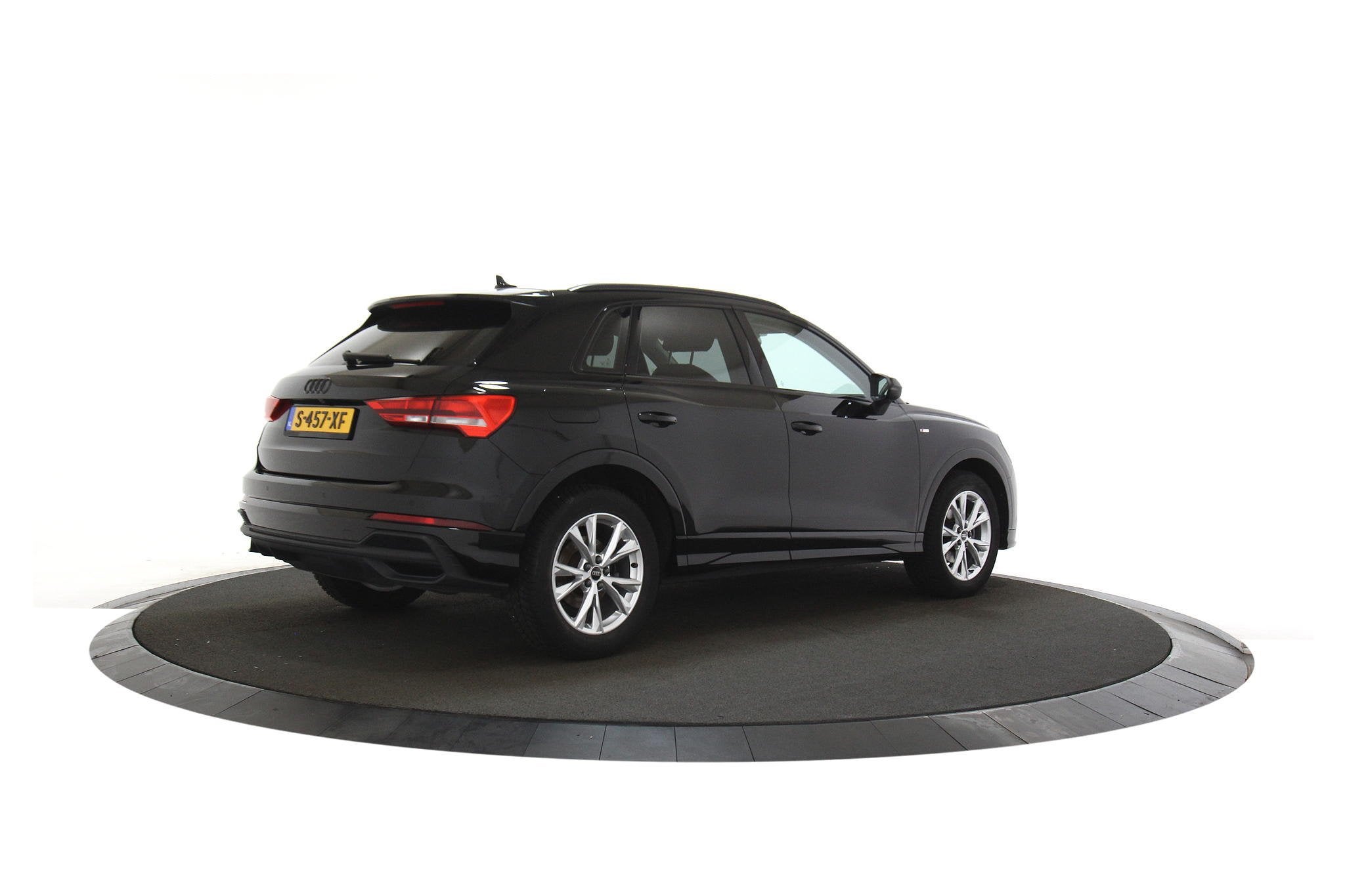Audi Q3 35 TFSI S edition Navi Clima Stoelverwarming, Automaat, Euro 6, Zwart, Bedrijf