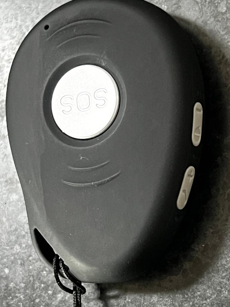 SOS BUTTON Alarm toestel voor om de nek., Ophalen of Verzenden, Zo goed als nieuw, Overige accessoires