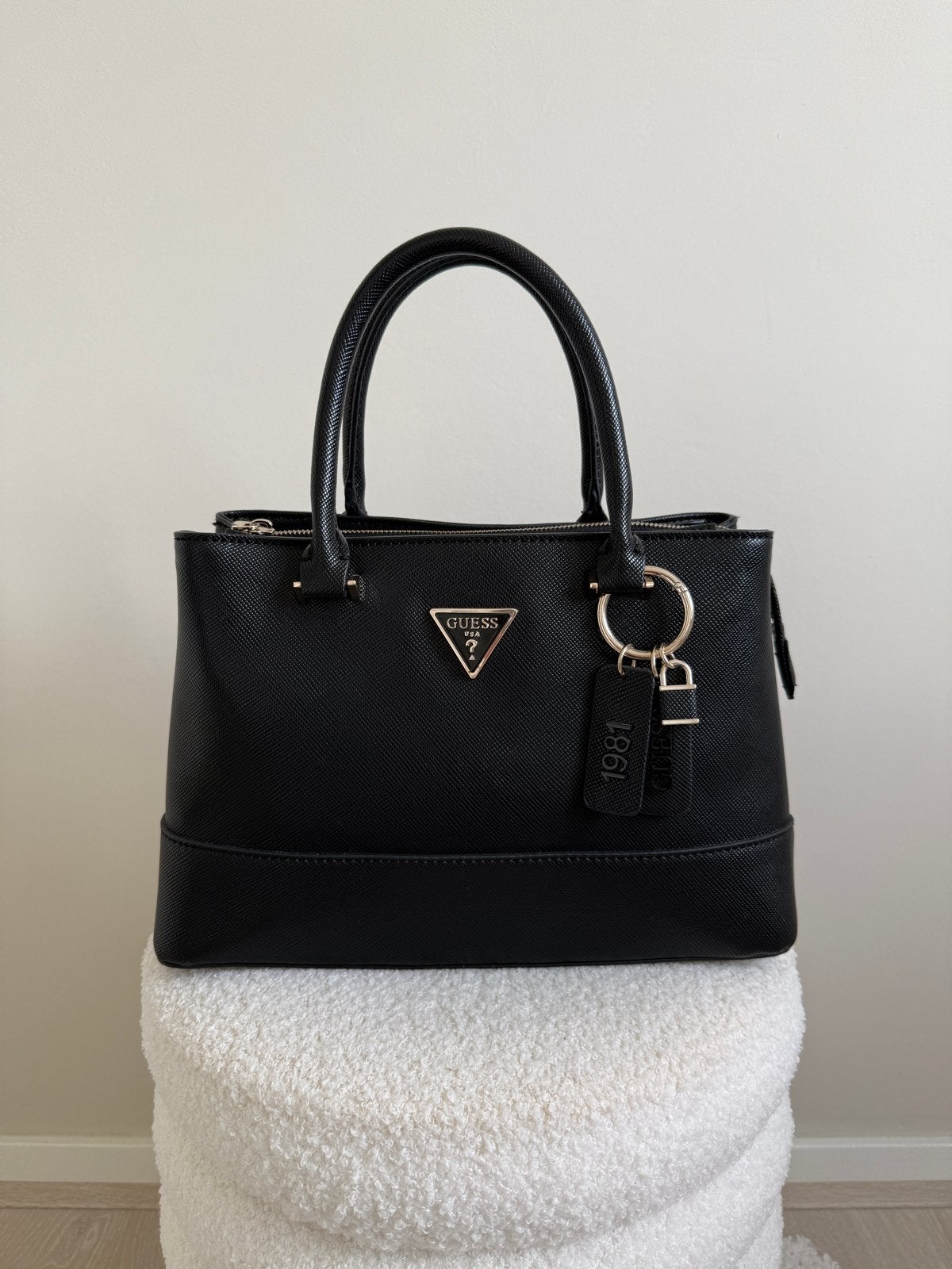 GUESS Cordelia Handtas Zwart, Ophalen of Verzenden, Zo goed als nieuw, Zwart, Handtas