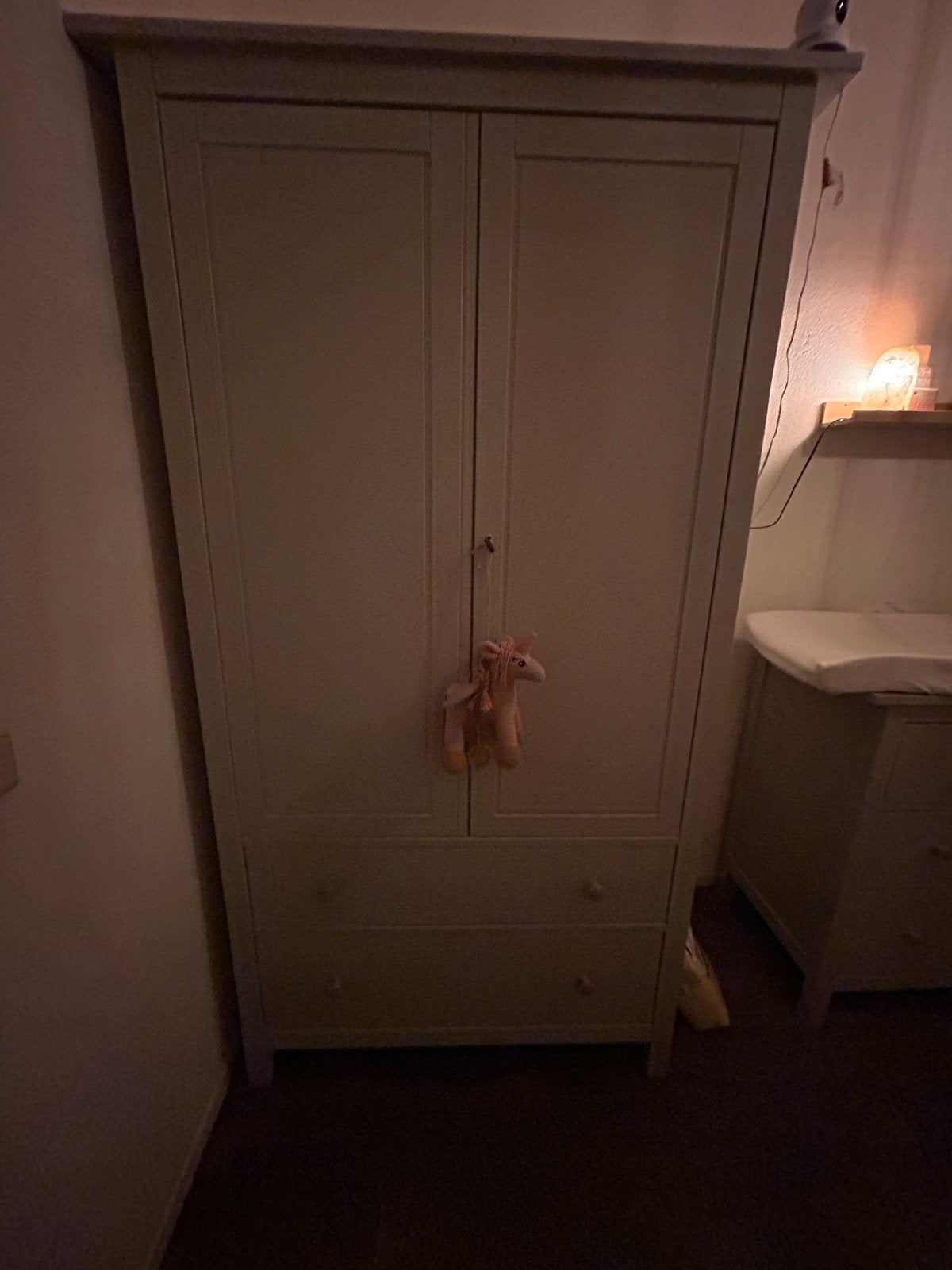 GRATIS IKEA Hemnes kledingkast - geverfd, Ophalen, Gebruikt, 100 tot 150 cm, Met lade(s)