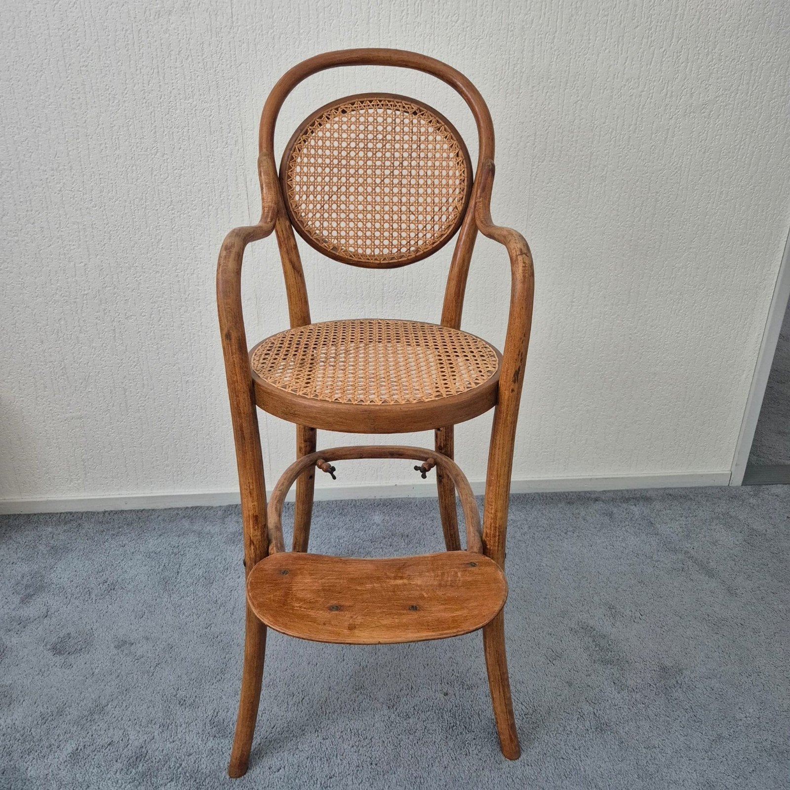Antieke Thonet kinderstoel met rotan zitting en rugleuning, Ophalen