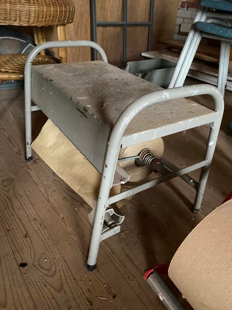 Stalenbankje met rolhouder voor papier- plakband ., Ophalen of Verzenden, Zo goed als nieuw