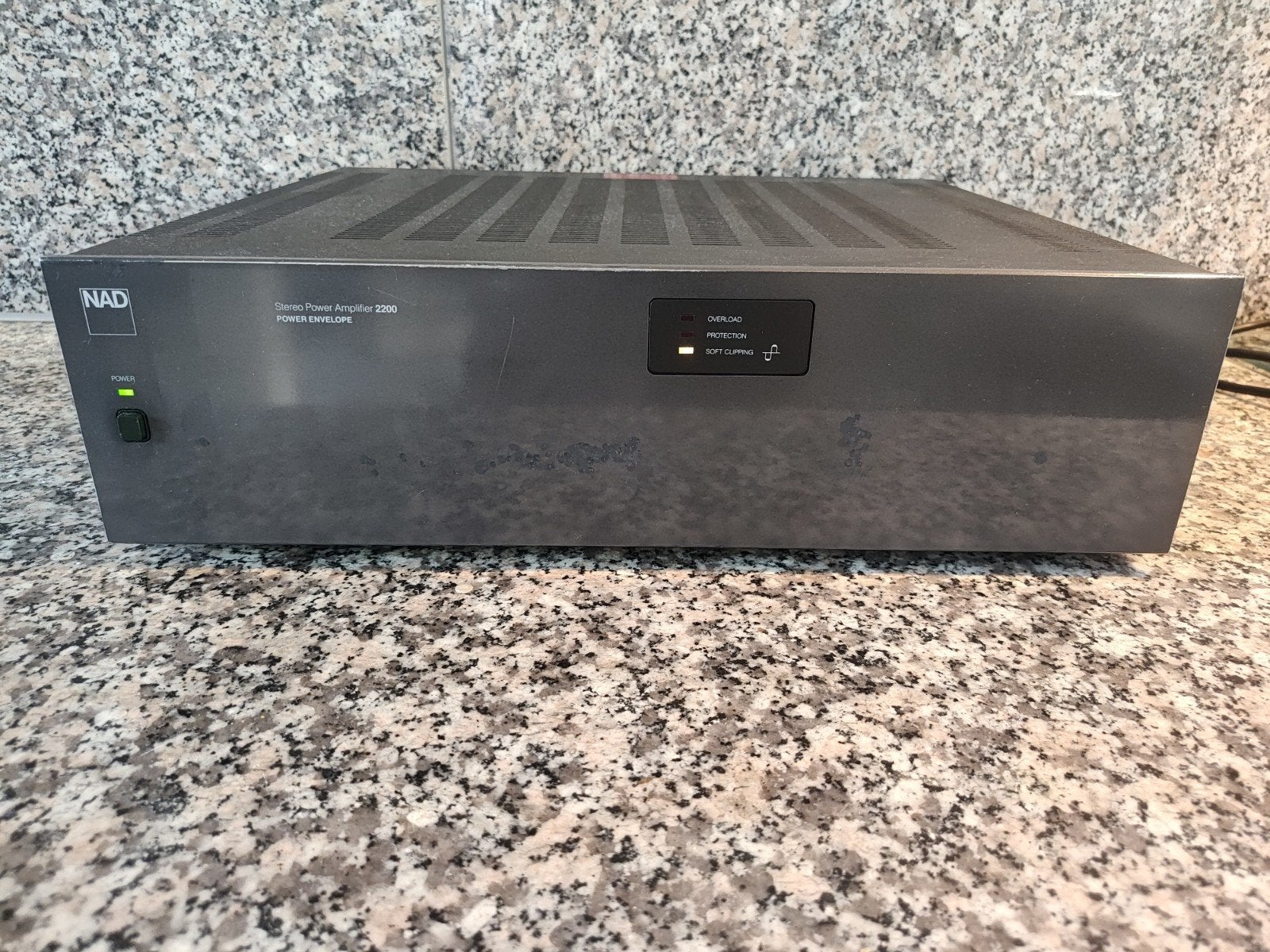 NAD 2200 Stereo Eindversterker - Krachtig en Betrouwbaar, Audio, Tv en Foto, Versterkers en Receivers, Overige merken, Gebruikt