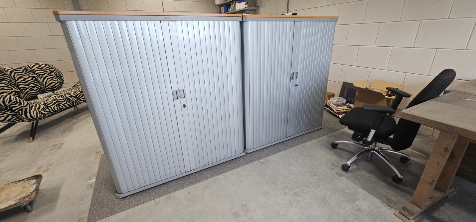 Gispen roldeurkast 135x121x50cm (hxbxd) 2 stuks, Huis en Inrichting, Kasten | Roldeurkasten en Archiefkasten, Ophalen, Gebruikt