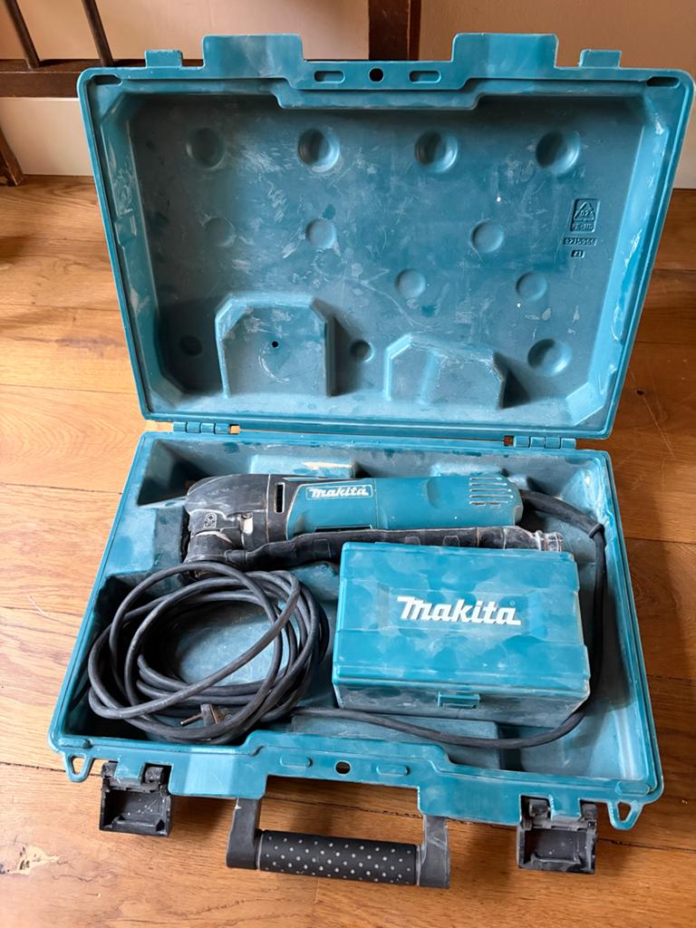 Makita Multitool met accessoires en koffer (kabel), Ophalen of Verzenden, Gebruikt, Overige typen