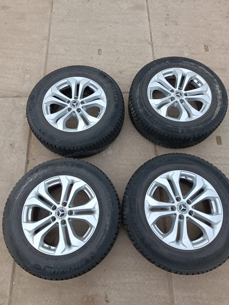 winterbanden op Mercedes velgen, Auto-onderdelen, Gebruikt, Banden en Velgen, 17 inch, 235 mm